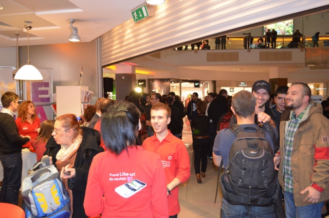 Lansarea iPhone 4S - CEO Vodafone: Nu am vazut niciodata magazinul atat de plin! [VIDEO] - Foto 11 din 11