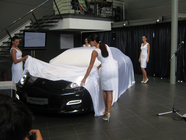 Luxul nu ia in seama criza: 6 comenzi pentru Porsche Panamera, model de 100.000 euro - Foto 2 din 20