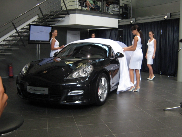 Luxul nu ia in seama criza: 6 comenzi pentru Porsche Panamera, model de 100.000 euro - Foto 3 din 20