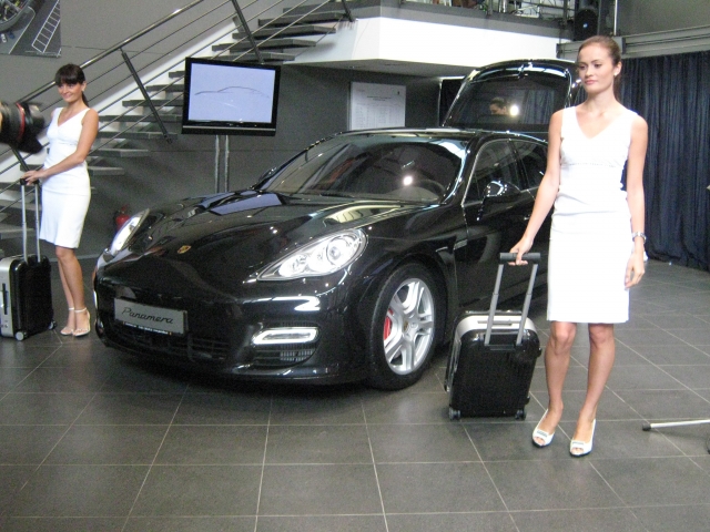 Luxul nu ia in seama criza: 6 comenzi pentru Porsche Panamera, model de 100.000 euro - Foto 5 din 20