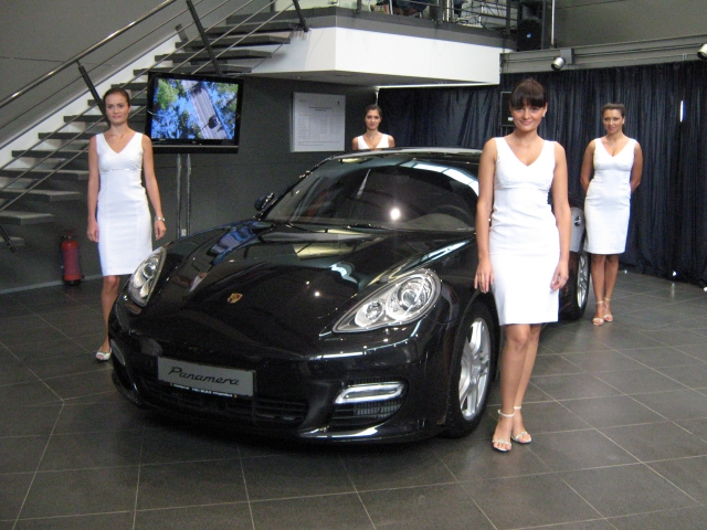 Luxul nu ia in seama criza: 6 comenzi pentru Porsche Panamera, model de 100.000 euro - Foto 4 din 20