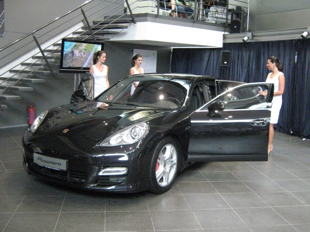 Luxul nu ia in seama criza: 6 comenzi pentru Porsche Panamera, model de 100.000 euro - Foto 6 din 20