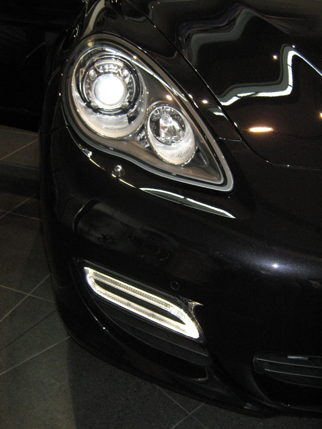 Luxul nu ia in seama criza: 6 comenzi pentru Porsche Panamera, model de 100.000 euro - Foto 15 din 20