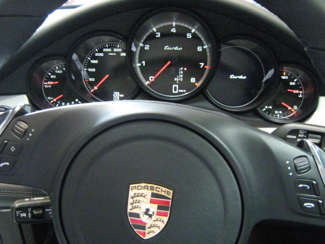 Luxul nu ia in seama criza: 6 comenzi pentru Porsche Panamera, model de 100.000 euro - Foto 9 din 20
