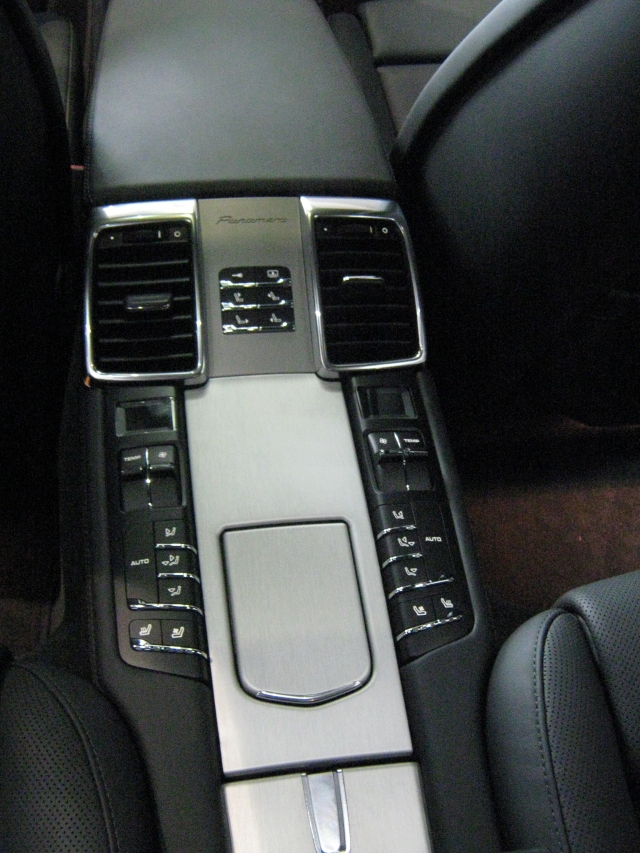 Luxul nu ia in seama criza: 6 comenzi pentru Porsche Panamera, model de 100.000 euro - Foto 11 din 20