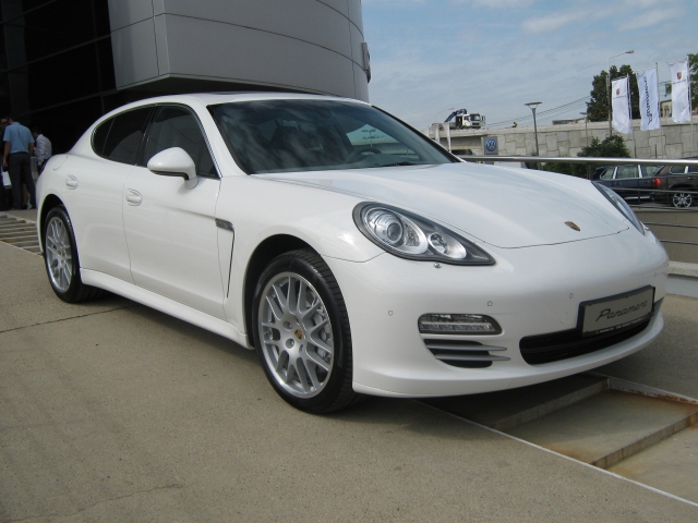 Luxul nu ia in seama criza: 6 comenzi pentru Porsche Panamera, model de 100.000 euro - Foto 20 din 20