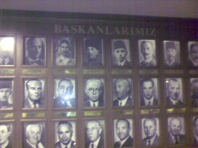 Cum arata seara unui meci de fotbal din Istanbul - Foto 32 din 32