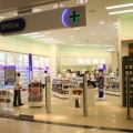 Cum arata o farmacie de mall: Multe cosmetice si mai putine medicamente - Foto 1 din 8