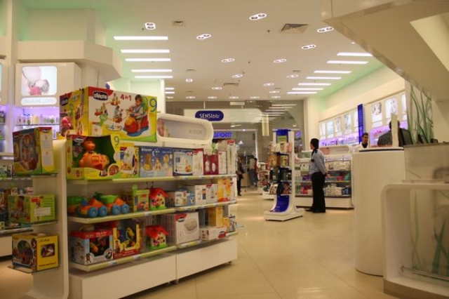 Cum arata o farmacie de mall: Multe cosmetice si mai putine medicamente - Foto 4 din 8