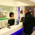 Cum arata o farmacie de mall: Multe cosmetice si mai putine medicamente - Foto 7 din 8