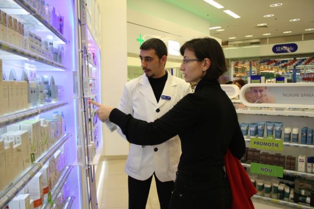 Cum arata o farmacie de mall: Multe cosmetice si mai putine medicamente - Foto 8 din 8