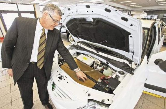 Trei modele electrice Dacia Logan, lansate in America - Foto 3 din 4