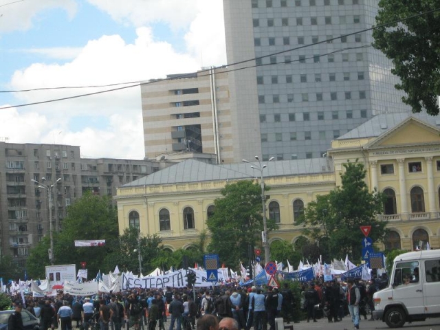 Romania se revolta: Ce solutii anti-criza au bugetarii din Piata Victoriei - Foto 49 din 49