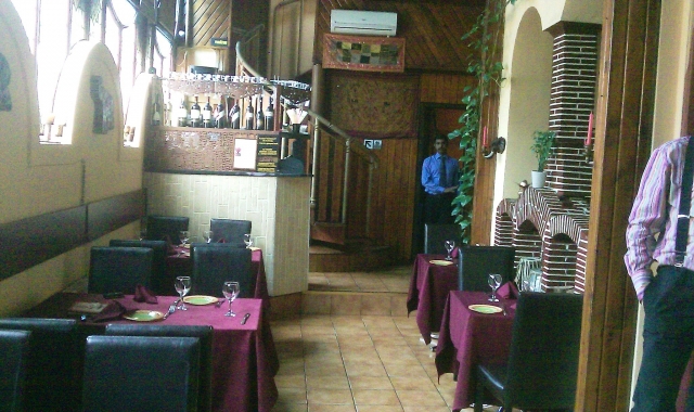 Un restaurant pe saptamana: La Karishma se duc bucurestenii sa vada chelneri (o cronica subiectiva) - Foto 11 din 11