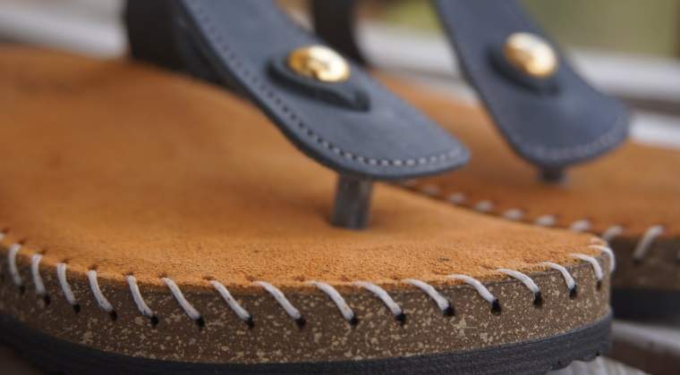 Sandale din piele naturala, un business pornit cu 3.500 euro