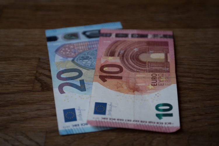 Despre cursul monedei euro la zi in 3 minute!