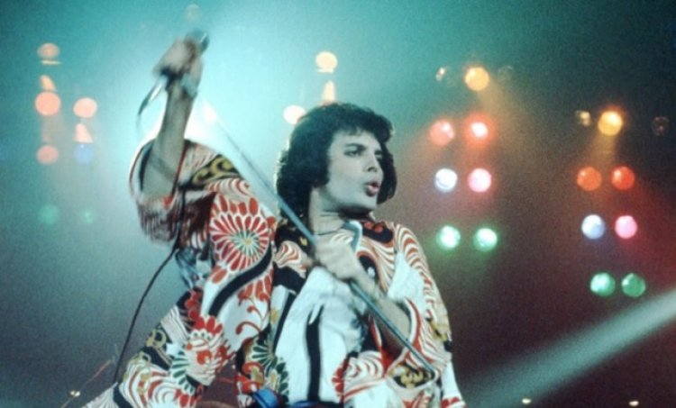 Cum a revolutionat Freddie Mercury mai putin cunoscuta industrie de beauty-tech
