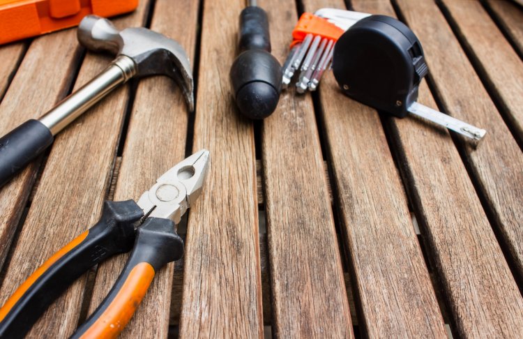5 tipuri de unelte de care un muncitor în construcții are nevoie